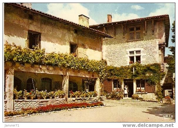 Pérouges. Ostellerie Du Vieux Pérouges - Pérouges