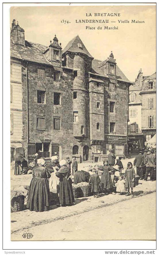 7194 LANDERNEAU  Vieille Maison Place Du Marché ED 1374 - Landerneau