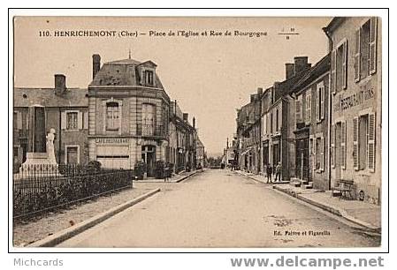 CPA 18 HENRICHEMONT - Place De L Eglise Et Rue De Bourgogne - Henrichemont