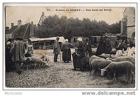 CPA 18 Scenes Du BERRY - Une Foire  (Moutons) - Foires