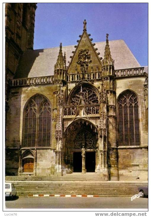 RETHEL - Le Grand  Portail De L´Eglise  Saint Nicolas -   N°  E IV 497 - Rethel