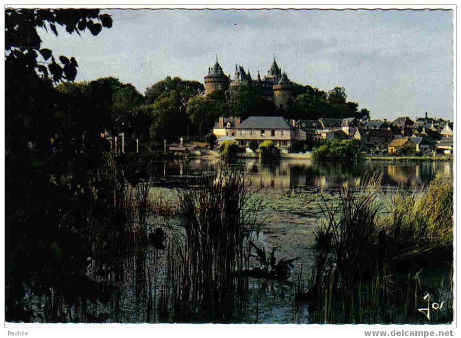 Carte Postale   35.  Combourg  L'étang Et Le Chateau - Combourg