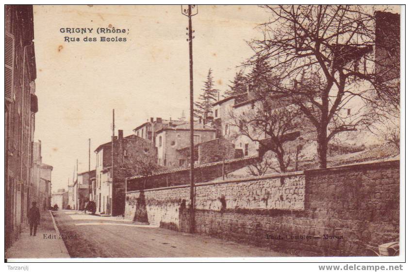 CPA De Grigny ( Rhône 69): Rue Des Ecoles. - Grigny