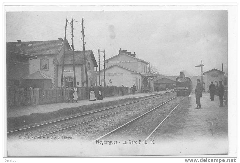 13 // MEYRARGUES / LA GARE P.L.M. / Cliché Perret, Richard Edit / Vue Intérieure Avec Train, ANIME - Meyrargues