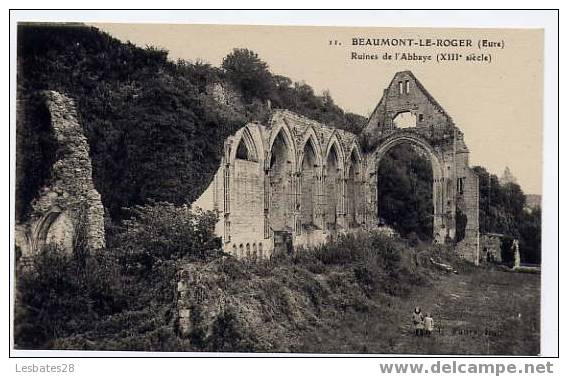 CPA 27.-BEAUMONT-LE-ROGER.-Ruines De L'Abbaye Du XIIIe Siècle.2 Fillettes Posent-personnages - Beaumont-le-Roger