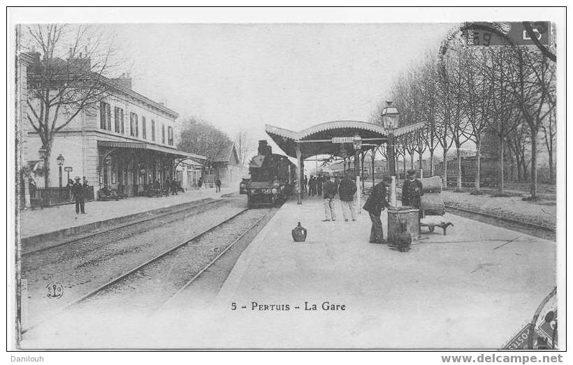 84 ) PERTUIS, La Gare N° 5 , Vue Inétieure ANIMEE - Pertuis