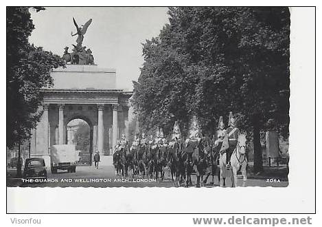 The Guards And Wellington Arch, London - Buckingham Palace