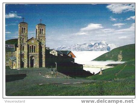 CPSM. SANCTUAIRE DE LA SALETTE.CORPS.LA BASILIQUE,LA MER DE NUAGE ET L´OBIOU. DATEE DE 1987 - La Salette