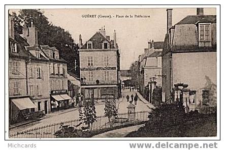 CPA 23 GUERET - Place De La Prefecture - Guéret