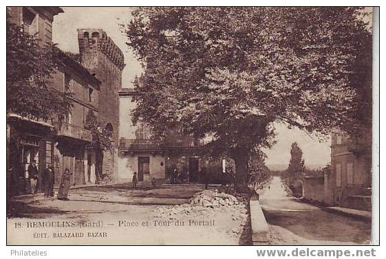 REMOULINS   PLACE DU PORTAIL - Remoulins