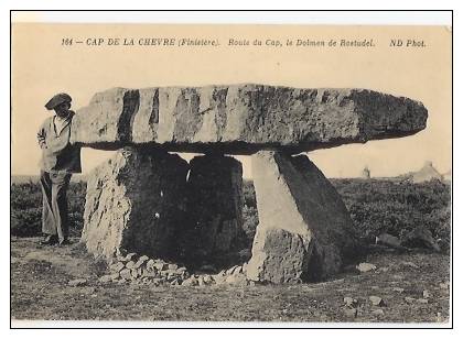DEP 29 CAP DE LA CHEVRE LE DOLMEN DE ROSTUDEL - Dolmen & Menhirs