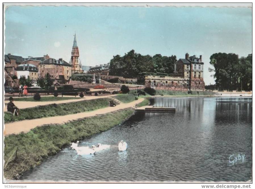 Quintin - L'Etang , Le Château Et Le Clocher De L'Eglise - Quintin