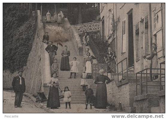 CP CIRCULEE SAINTE MENEHOULD - L'ESCALIER DU CHATEAU - BELLE ANIMATION - Sainte-Menehould