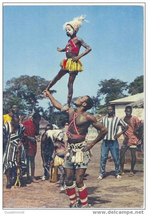 L'Afrique En Couleurs.Danseurs Acrobatiques.Hoa-Qui.Belle Cpsm Coul. - Non Classés