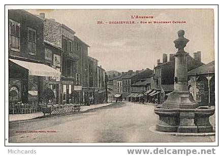 CPA 12 DECAZEVILLE - Rue Et Monument Cayrade - Decazeville