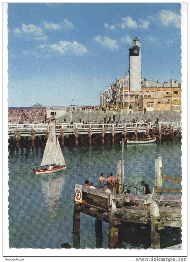 Blankenberge. Havengeul En Vuurtoren. Entrée Du Port Et Le Phare. Postzegel - Timbre N° 1518. - Blankenberge