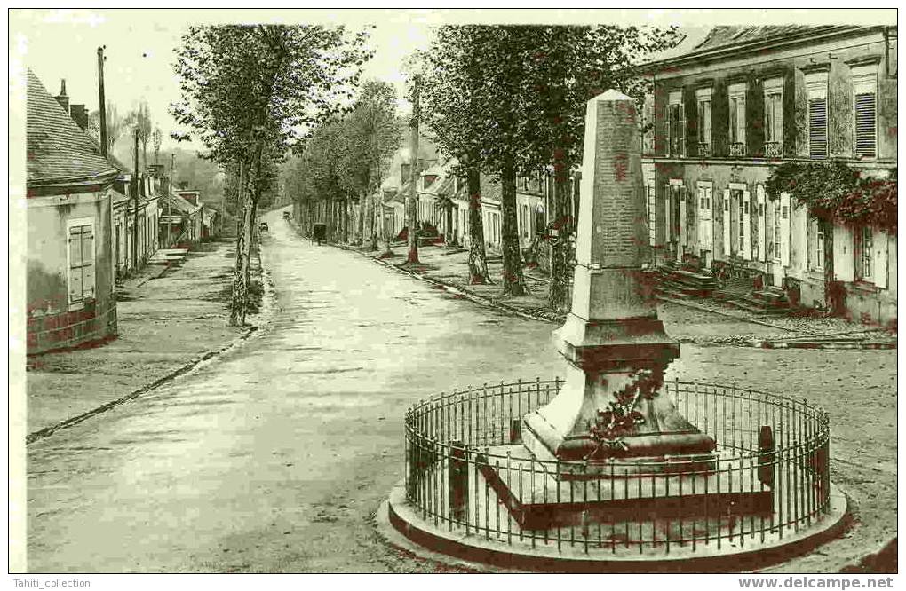 ECOMMOY - Le Monument Et Route Du Centre - Ecommoy