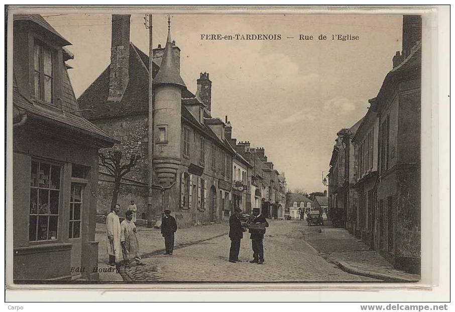 FERE EN TARDENOIS - Rue De L´église. (facteur) - Fere En Tardenois