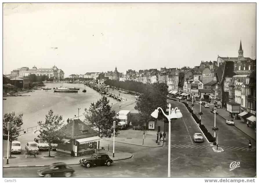 TROUVILLE 14 - Quai Fernand Moureaux Et Casino - Automobiles - Trouville