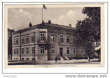 57 THIONVILLE !!! CPA 141 !!! Bureau Du Commandant D´Armes...TOP - Thionville