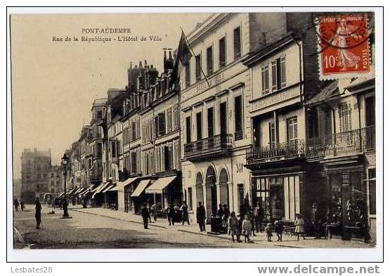 CPA 27.-PONT-AUDEMER.-Rue De La République, Hôtel De Ville.-Bien Animé- - Pont Audemer