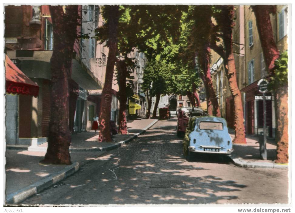 LA PROVENCE PITTORESQUE AUBAGNE BOUCHES DU RHONE : LE CENTRE VILLE VOITURE ANCIENNE BLEUE - Aubagne