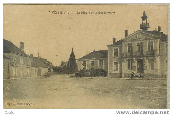 CPA CLERE / PLACE DE LA MAIRIE ET GENDARMERIE - Cléré-les-Pins