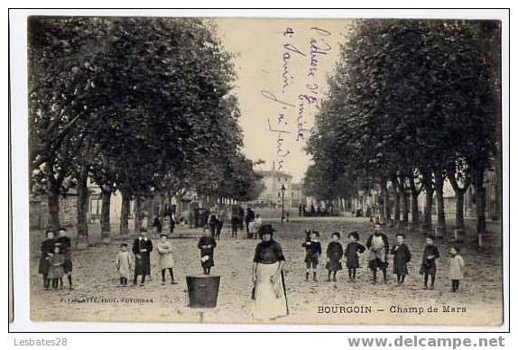 CPA 38.-BOURGOIN.-Champ De MARS-belle Animation-personnel - Bourgoin