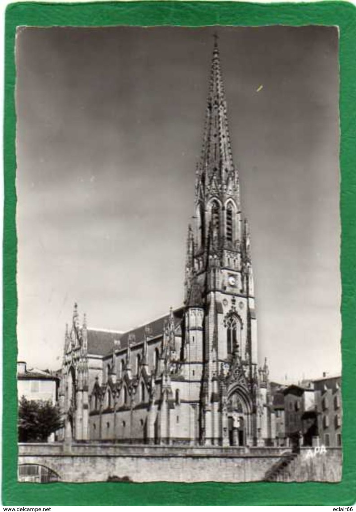 12 Saint Afrique. L'église  CP SM  15X10   Dentellée  Année  1960   Edit APA-POUX   ALBI - Saint Affrique