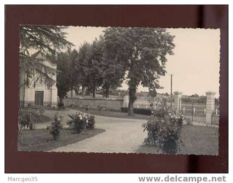 15958 Beaumont En Véron Fondation Gréban De Rontourny La Cour D'honneur & La Chapelle édit.aignan & Bernard  Belle Cpsm - Beaumont-la-Ronce