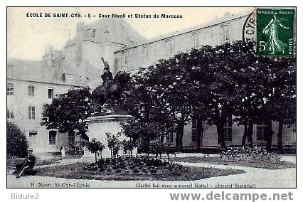 Cour Rivoli Et Statue De Marceau - St. Cyr L'Ecole