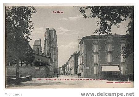 CPA 32 LECTOURE - Place Du Bastion Et Tours De La Cathedrale - Lectoure