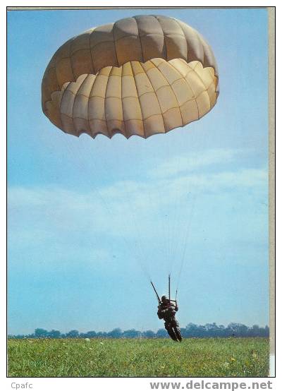 Parachutisme : Arrivée Au Sol - Fallschirmspringen