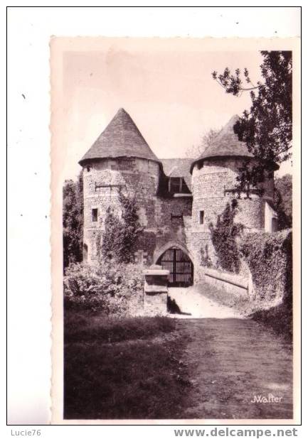 HARCOURT -  Le Château -  Entrée Fortifiée De L´Enceinte - Domaine De L´Académie D´Agriculture De France - N° 5 - Harcourt