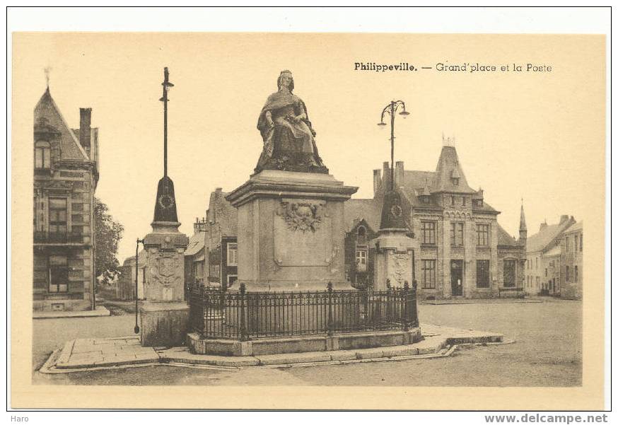 PHILIPPEVILLE - Grand´Place Et La Poste (593) - Philippeville