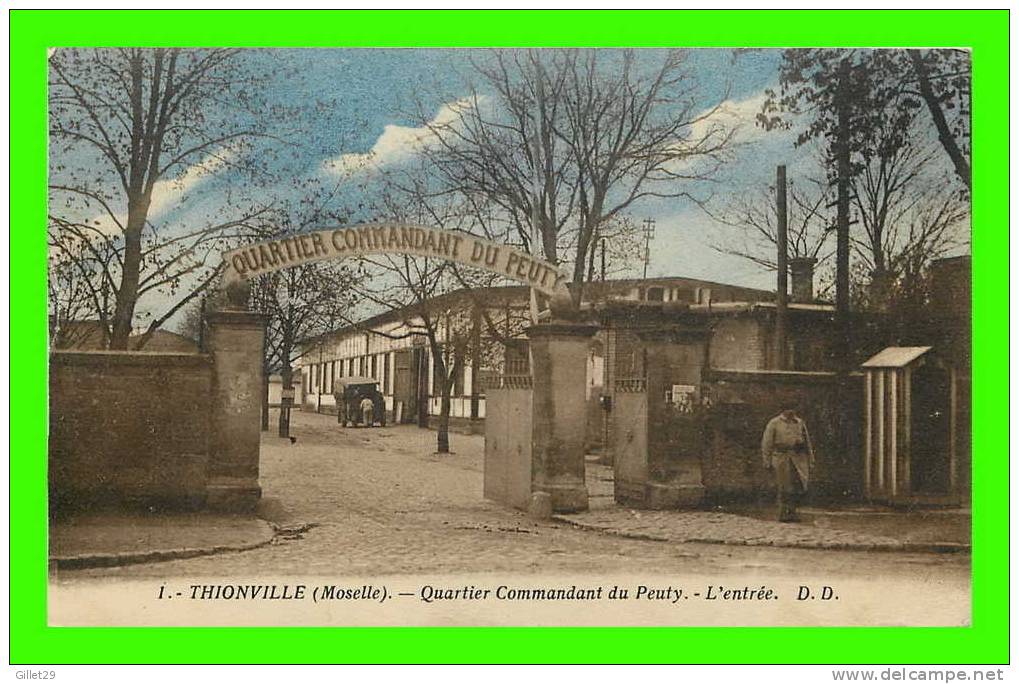 THIONVILLE (57) - QUARTIER COMMANDANT DU PEUTY - L´ENTRÉE - CIRCULÉE EN 1932 - DANIEL DELBOY - - Thionville