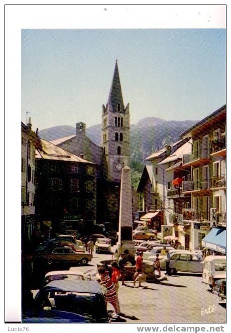 GUILLESTRE  - La Place Et La Fontaine Du Général Albert - N° 1142 - Guillestre