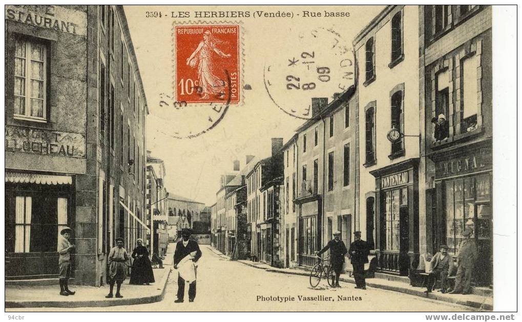 Cpa (85) Les Herbiers - Rue Basse - Les Herbiers