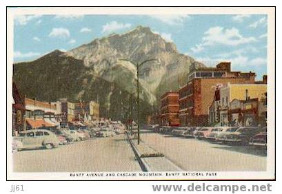 Canada Banff Avenue And Cascade Mountain Banff National Park Cpa Année 1950/60 Non Voyagée - Altri & Non Classificati