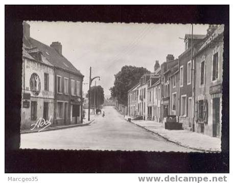 16776 Pré En Pail Rue Du Champ De Foire   édit.dolbeau N° 8 Belle Cpsm Belle Café Richard - Pre En Pail