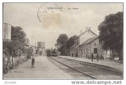 18 D - NERONDES - La Gare - Nérondes