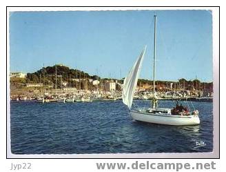 Jolie CP 83 Var Ile De Porquerolles - L'Arrivée Au Port Voilier - CAD Porquerolles 29-08-1974 - Porquerolles