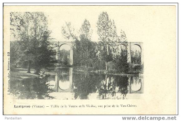 86. LUSIGNAN.  VALLEE DE LA VONNE ET LE VIADUC,VUE OPRISE DE LA VAU-CHIRON. - Lusignan