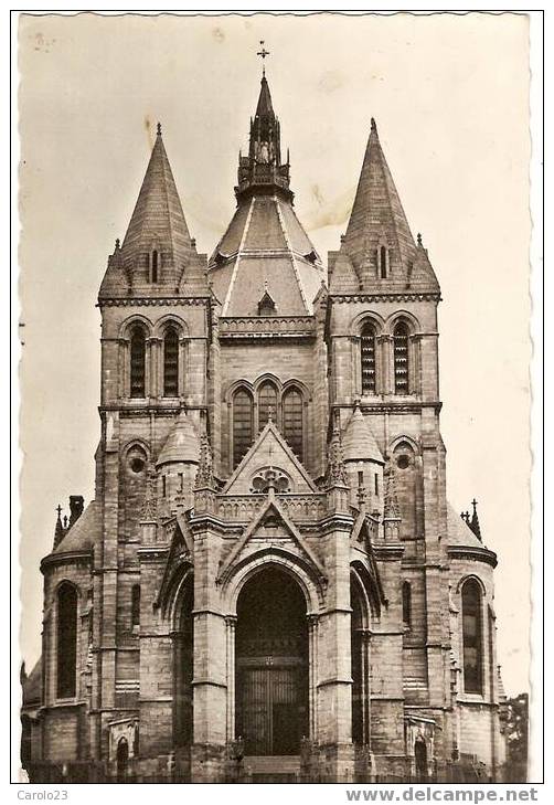 BONSECOURS  :  LA  BASILIQUE  VUE  DE  FACE - Péruwelz