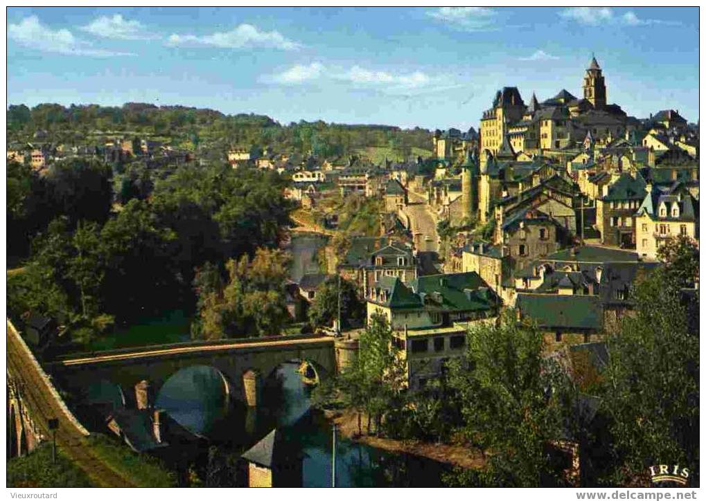 CPSM .UZERCHE. LA PERLE DU LIMOUSIN . VUE GENERALE. ANNEE 60. - Uzerche