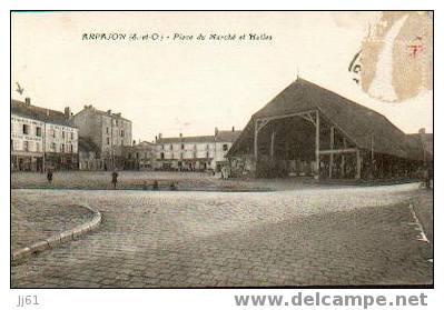 Arpajon Cpa Place Du Marché Et Halles Timbre Décollé - Arpajon