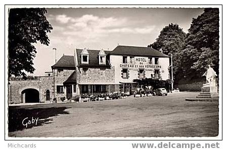 CPSM 35 COMBOURG - Hotel Du Chateau Et Des Voyageurs - Combourg