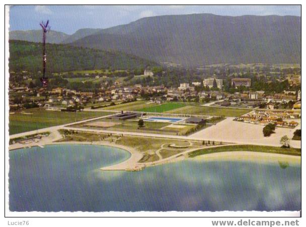 DIVONNE LES BAINS - Le Lac, La Piscine, La Ville Et Le Massif Du Jura - N° 3004 - Divonne Les Bains