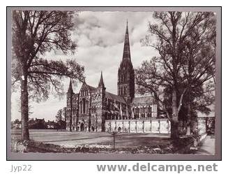 Jolie CP Photo Ciselée Angleterre Salisbury Cathédrale - CAD 17-8-1962 Flamme " Road Accidents " Accidents De La Route - Salisbury