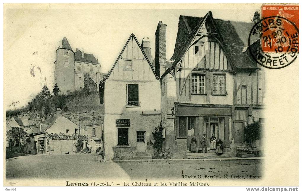 37 . LUYNES .  LE CHATEAU ET LES VIEILLES MAISONS . (  COMMERCE CORDONNIER ) - Luynes